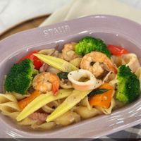 可能是豆腐、義大利麵和顯示的文字是「 X 9/9 STAUR STAUE 我愛Staub籌鐵鍋 我愛 Staub 籌鐵鍋 羅威娜小朋友・2 2天 2天 謝謝大家視吃 •07 大心 1則留言 Q留言分享 分享 留言」的圖像