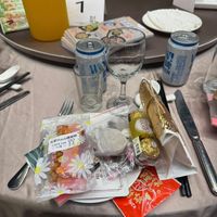 可能是食物、表格、飲料和文字的圖像