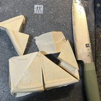 可能是食物和刀的圖像