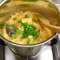 可能是拉麵、麵、粥和豆腐的圖像