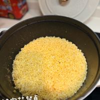 可能是北非小米飯和文字的圖像
