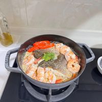 可能是蝦和西班牙大鍋飯的圖像