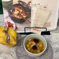 可能是甜點、粥、豆腐、龍眼和文字的圖像