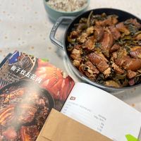 可能是香菇、鯷魚和文字的圖像