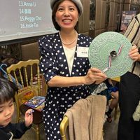 可能是帽子和文字的圖像
