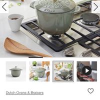可能是顯示的文字是「 00% Dutch Ovens & Braisers 岡区 Exclusive Staub ® Eucalyptus 1.5-Qt. Petite French Shop Staub Special $139.95 sugg. $230.00 」的圖像