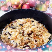 可能是香菇、炒飯和文字的圖像