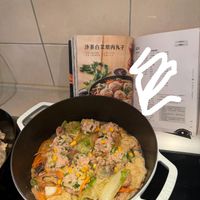 可能是燉小牛膝、拉麵和文字的圖像