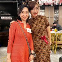 可能是一或多人和文字的圖像