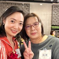 可能是一或多人、眼鏡和文字的圖像
