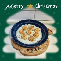 可能是鹹漬魚和顯示的文字是「 Merry Christmas 용은 」的圖像