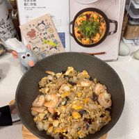 可能是豆腐、西班牙大鍋飯、炒飯和文字的圖像