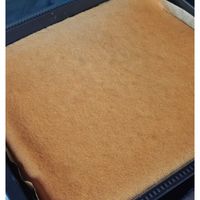 可能是脆皮奶酥蛋糕和戚風蛋糕的圖像