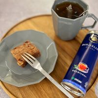 可能是茶、戚風蛋糕和文字的圖像