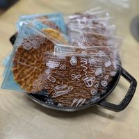 可能是燕麥餅乾、半圓形餡餅和餅乾的圖像