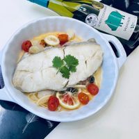 可能是顯示的文字是「 COCHOME PETIT LE မ ለ L SAUVIGNON ይ_ e 」的圖像