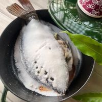 可能是‎顯示的文字是「 ‎STAUB ی WUB SUIS‎ 」‎的圖像
