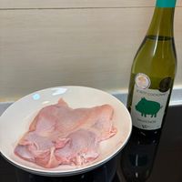 可能是顯示的文字是「 LEPETITCOCHOMET LE PETIT COCHONNET UVICNON 」的圖像