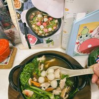 可能是拉麵、火鍋、豆腐和文字的圖像