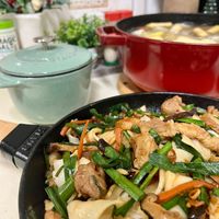 可能是香菇、火鍋、豆腐和拉麵的圖像