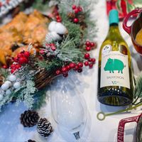 可能是顯示的文字是「 PE PETIT COCHONINET SAUVIGNON Lpoo 」的圖像