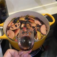 可能是燉小牛膝和西班牙大鍋飯的圖像