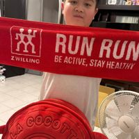 可能是‎顯示的文字是「 ‎종근2 20:16 16 നඩ م De X ZWILLING RUN RUN BE ACTIVE, STAY HEALTHY HERAN LA coCo6. ಜదಮ।‎ 」‎的圖像