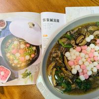 可能是火鍋、粥、拉麵和文字的圖像