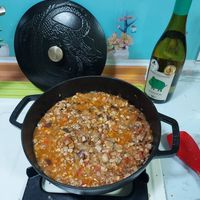 可能是牧羊人派、燉小牛膝和西班牙大鍋飯的圖像