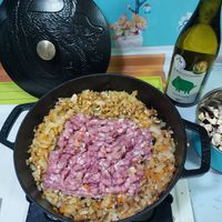 可能是燉小牛膝、炒飯、西班牙大鍋飯和文字的圖像