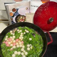 可能是拉麵、豆腐、火鍋和文字的圖像