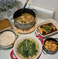 可能是豆腐、燉小牛膝和文字的圖像