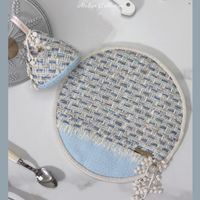 可能是‎蕾絲和‎顯示的文字是「 ‎PLUM& CHERR CHERRYBLOSSOM PLUM&CHERRYBLOSSOM BLOSSOM Atelier Collecte AtelirColleti Cm CHNT د DATEI‎ 」‎‎ 的圖像