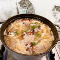 可能是粥、火鍋、拉麵和文字的圖像