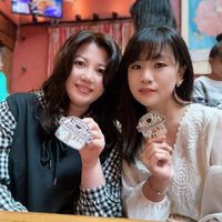 可能是一或多人和甜點的圖像