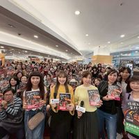可能是一或多人和文字的圖像
