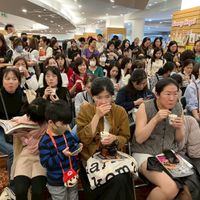 可能是一或多人、人群和顯示的文字是「 Sonny SonayAngel Angel kamy ar- kam at 」的圖像
