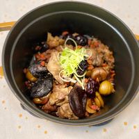 可能是香菇、豆腐、西班牙大鍋飯和燉小牛膝的圖像