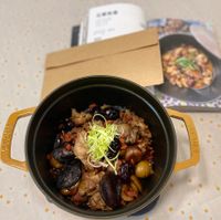 可能是香菇、西班牙大鍋飯、豆腐和文字的圖像