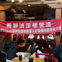 可能是一或多人、火鍋和文字的圖像