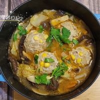 可能是燉小牛膝和文字的圖像
