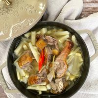 可能是燉小牛膝的圖像