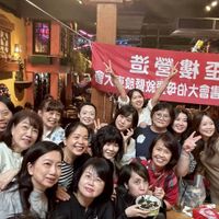 可能是一或多人、火鍋和文字的圖像