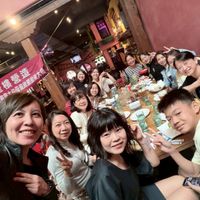 可能是一或多人、火鍋和文字的圖像