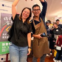 可能是一或多人和文字的圖像