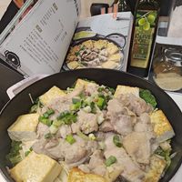 可能是豆腐、火鍋、麵、拉麵和文字的圖像