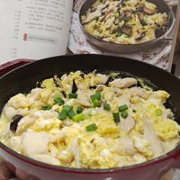 可能是炒飯、豆腐、水波蛋和文字的圖像