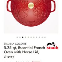 可能是顯示的文字是「 10:00 ..il 5G 86 www.zwilling.com ZWILLING IT'SA IT'SACULINARYWORLD CULINARY ORLD SYAUB STAUB LA COCOTTE 5.25 qt, Essential French staub Oven with Horse Lid, cherry $399.99 42 $229.99 % End-of-Year Sale Deal More Details Our Limited-Edition, 2026 Year of the Horse French Oven Durable cast iron distributes and retains heat 5.25 qt, Essential French... -42% $399.99 $229.99 」的圖像