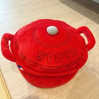 可能是玩具和顯示的文字是「 THAC Snr15 IAUS STAUB STAUB ST AUB 」的圖像