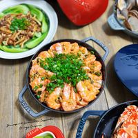 可能是火鍋、西班牙大鍋飯和文字的圖像